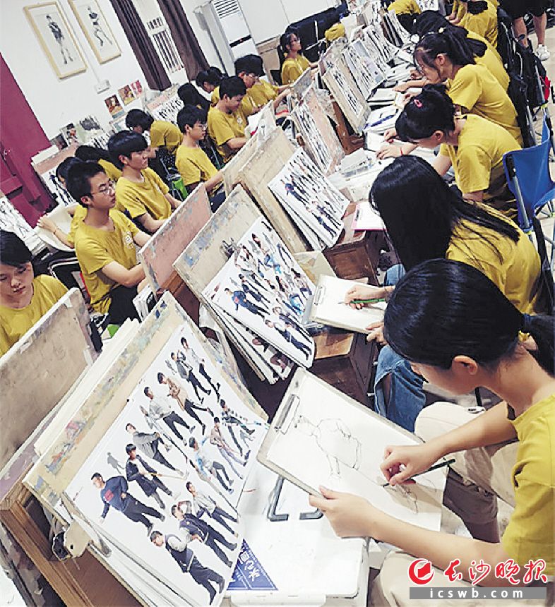 暑期集中受训 艺考生用汗水“泡”出梦想