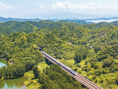 不用再挤公交！京沪等地开通市郊铁路 坐着火车去上班