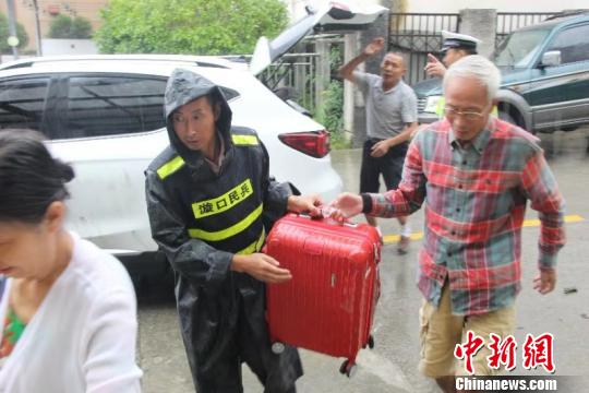 四川汶川县泥石流致4人遇难11人失联 已转移三万余人