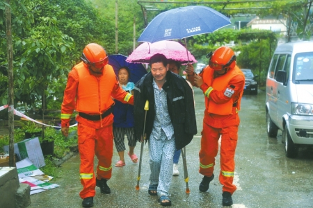 受山洪泥石流灾害影响 汶川3万余人撤离