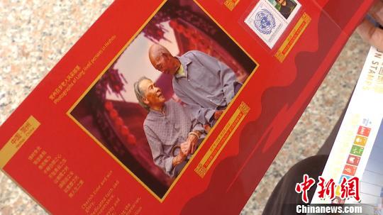 广西百岁夫妻相伴90年四代同堂 儿孙筹钱为其建乡间别墅