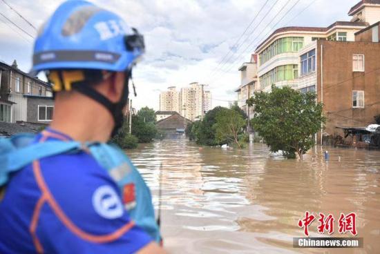 资料图:8月10日,受台风强降雨影响,台州市椒江流域临海市上游的始丰溪、永安溪两江首次同时暴发特大洪水。李晨韵 摄