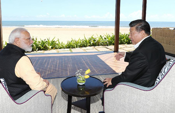 10月12日，国家主席习近平在金奈同印度总理莫迪继续举行会晤。新华社记者鞠鹏摄