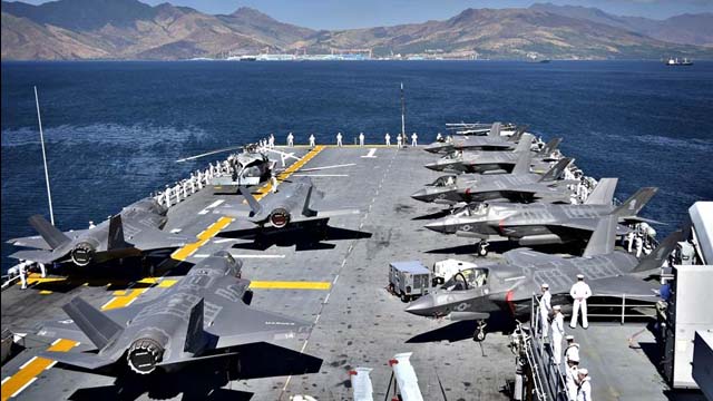 F-35B隐形战机降落在美国两栖攻击舰“美国”号上