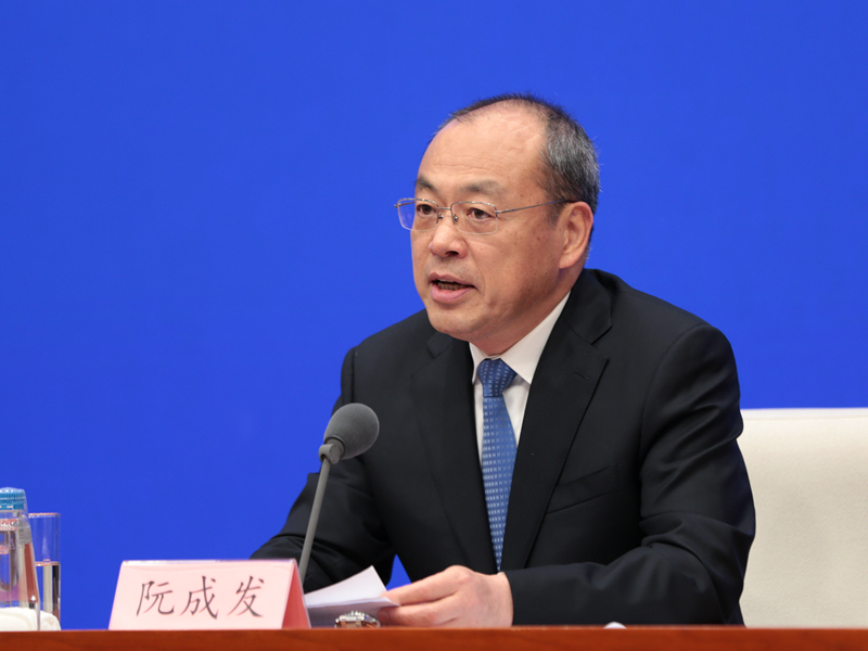 中共云南省委副书记,云南省人民政府省长阮成发回答记者提问