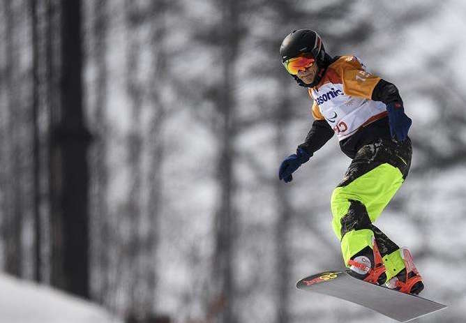 孙奇 单板滑雪 1999年出生,辽宁籍运动员.下肢残疾.