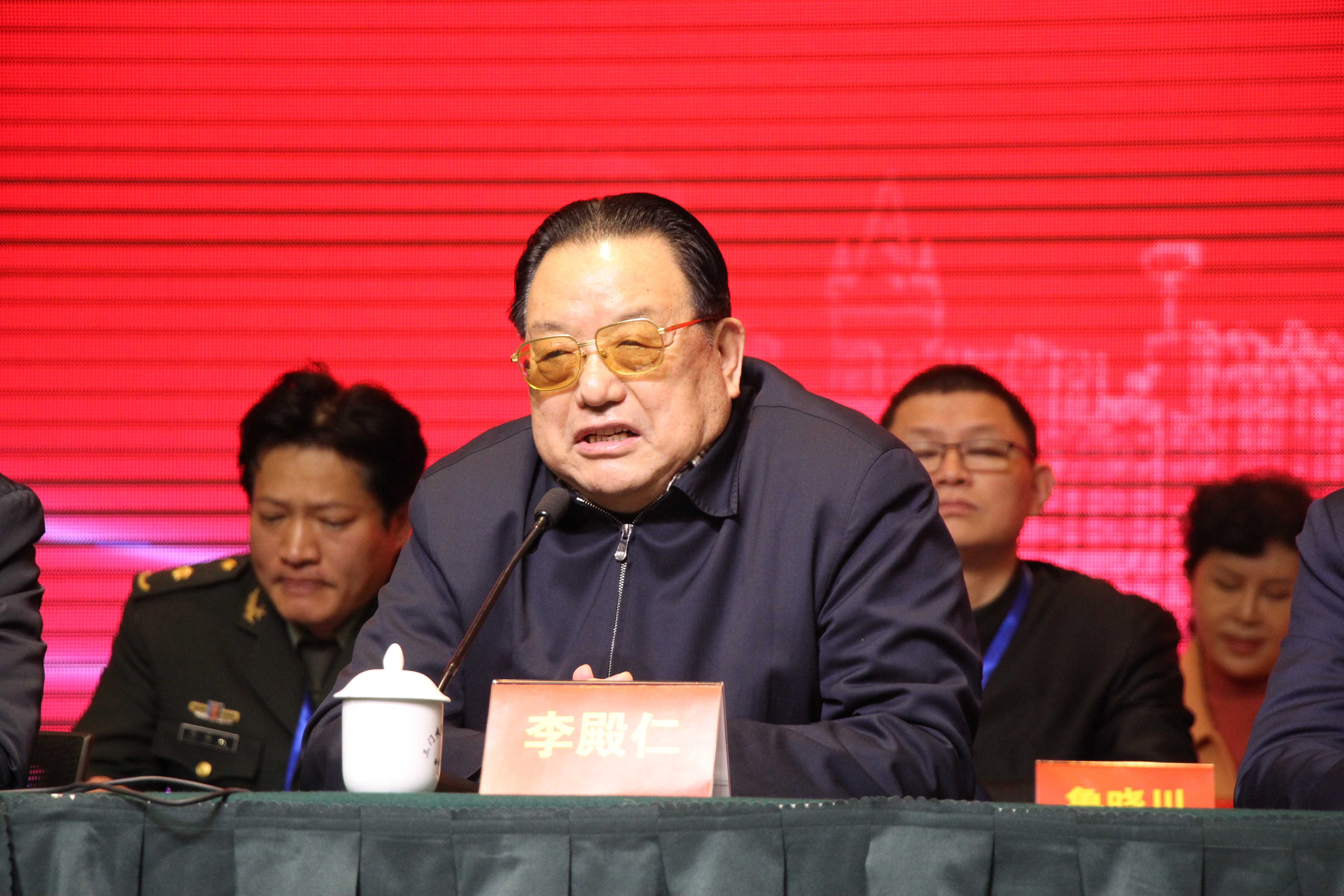 中国楹联学会名誉会长李殿仁