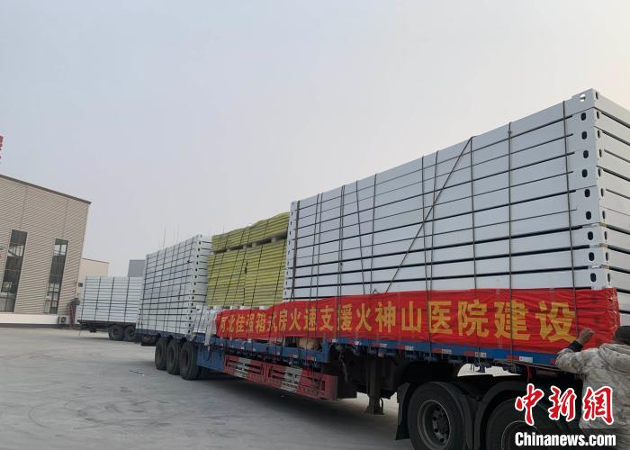 两座专门收治病患抗击疫情的医院——武汉火神山医院和雷神山医院正在