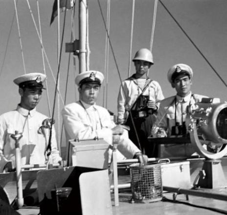 新中国第一部海军题材电影《怒海轻骑》,影片中出镜的主要军舰为国产