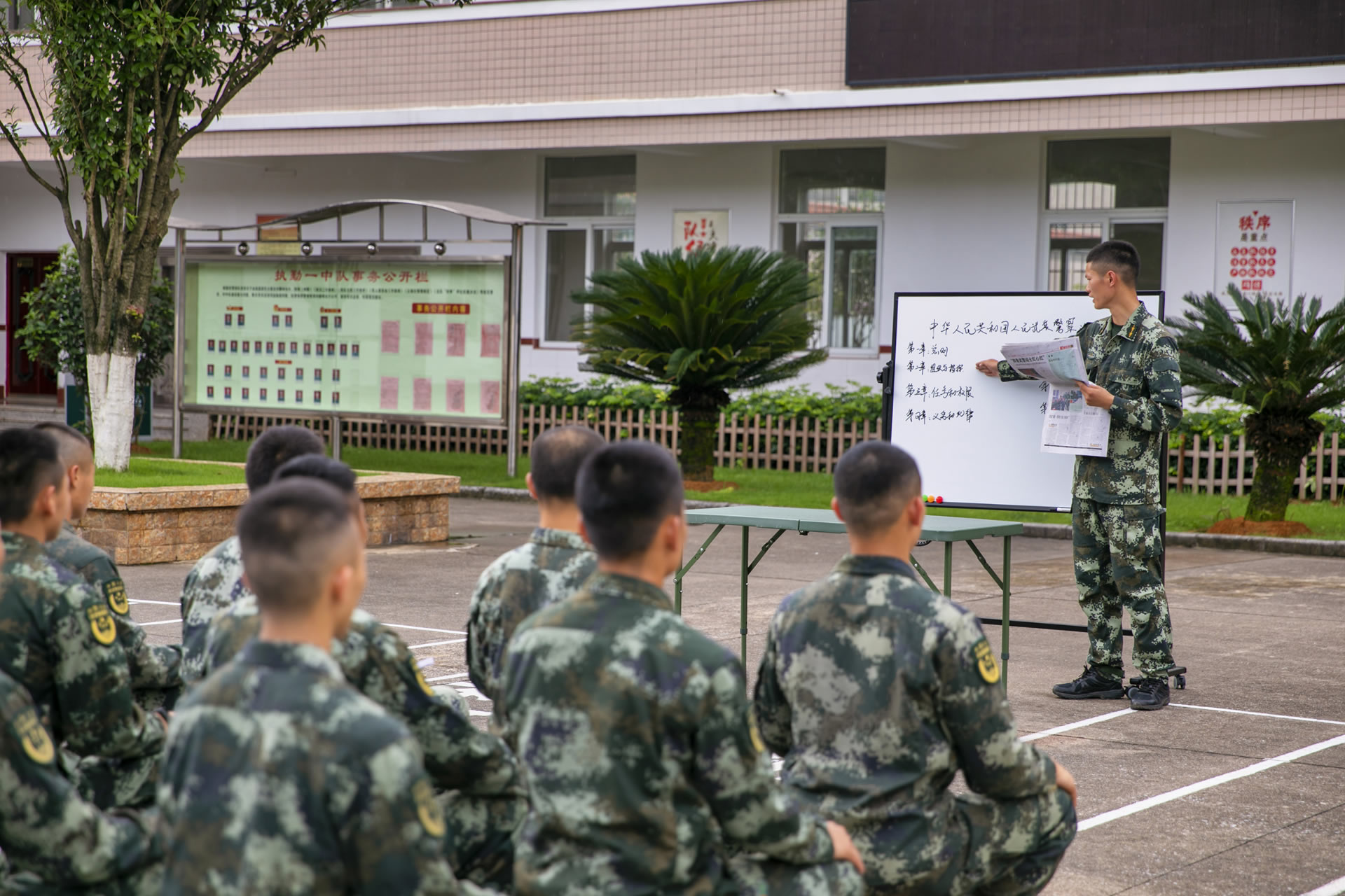 "四步走"正衣冠 有效依法履职:武警广西总队桂林支队深入学习宣贯