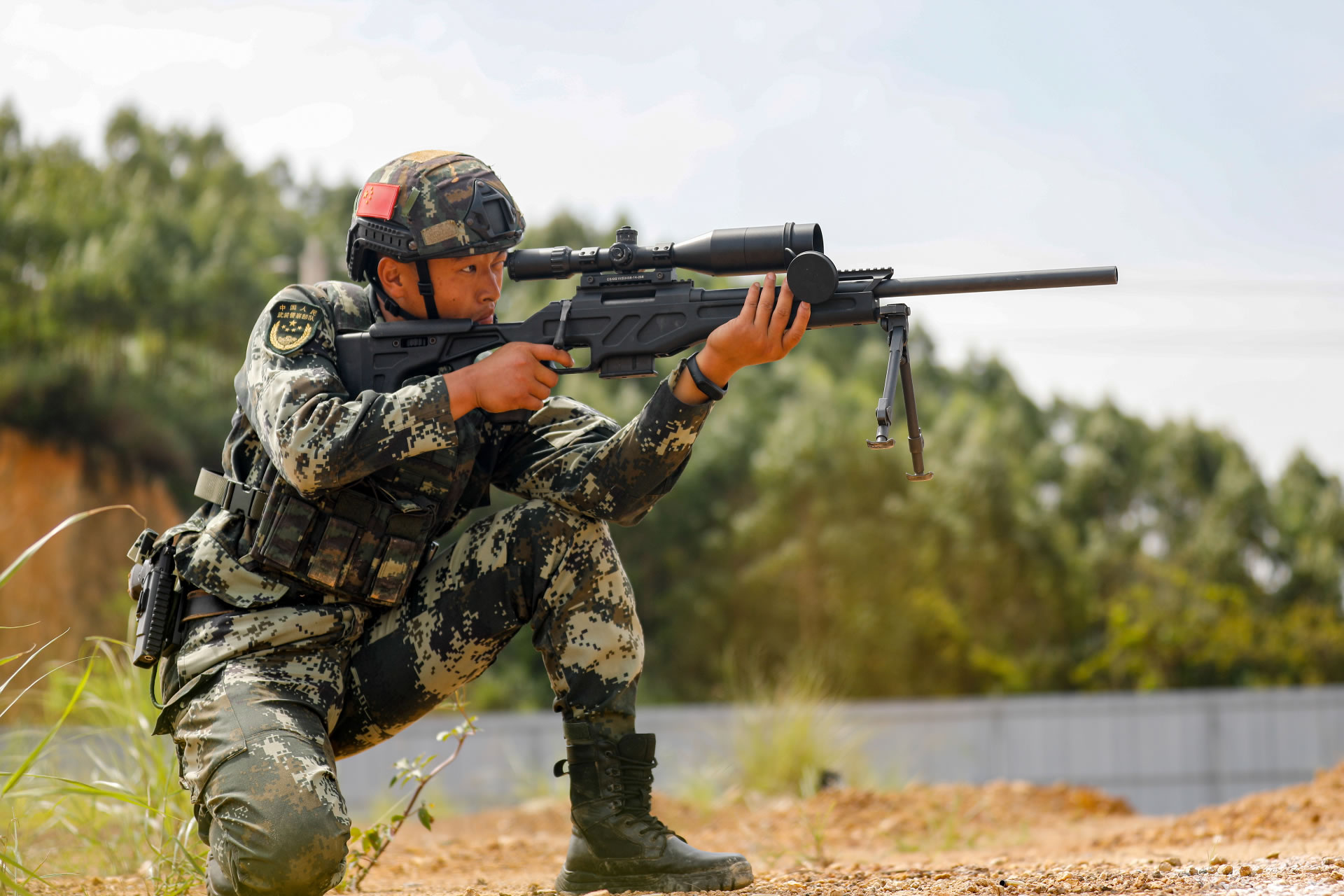 武警趴射击图片