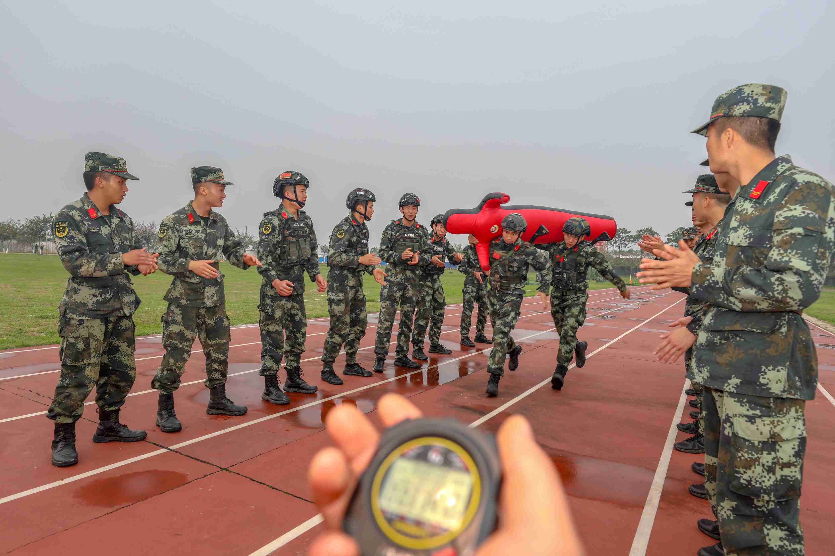 武警广西总队预备特战队员集训队举办创破纪录比武竞赛活动