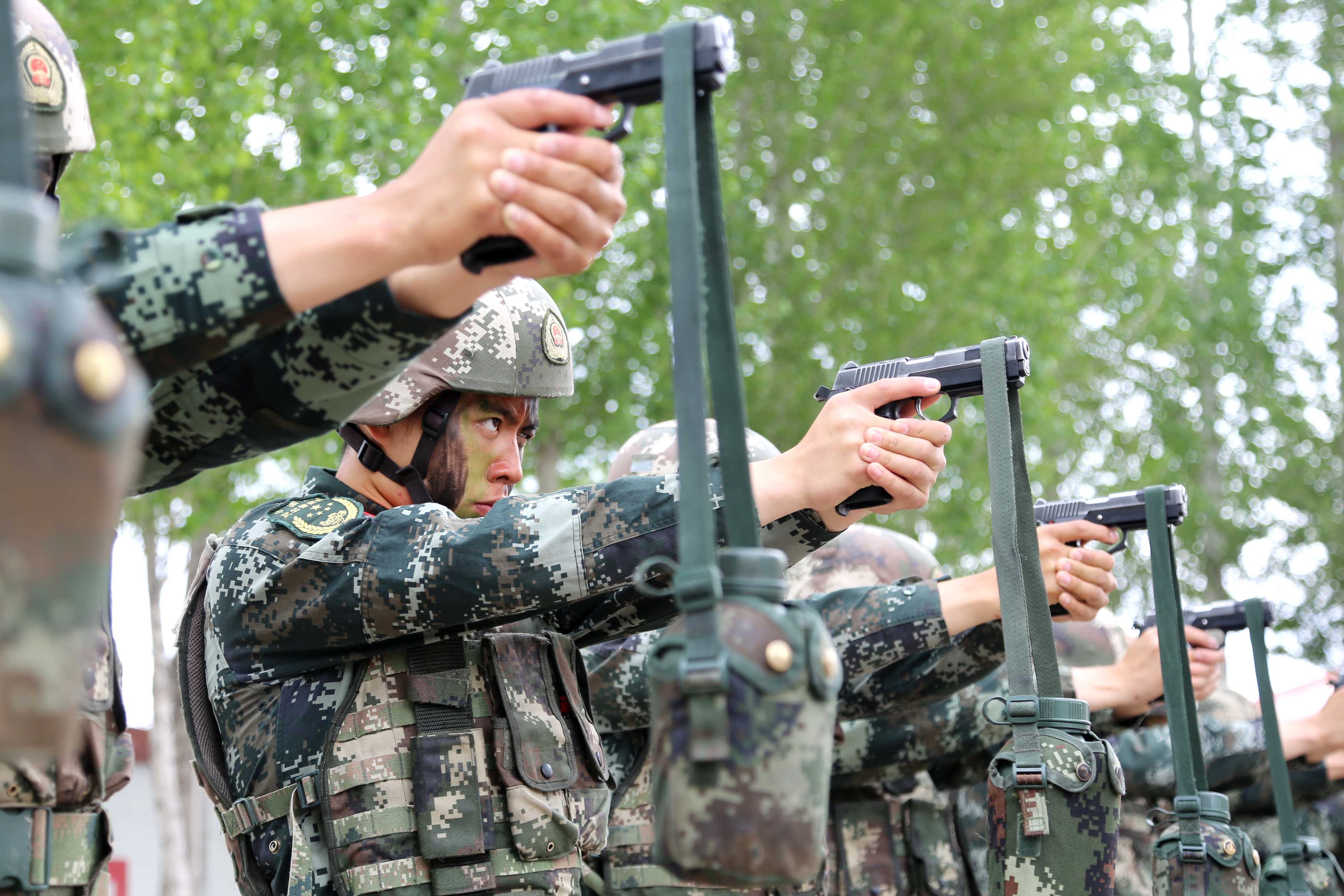 武警特战装备图片