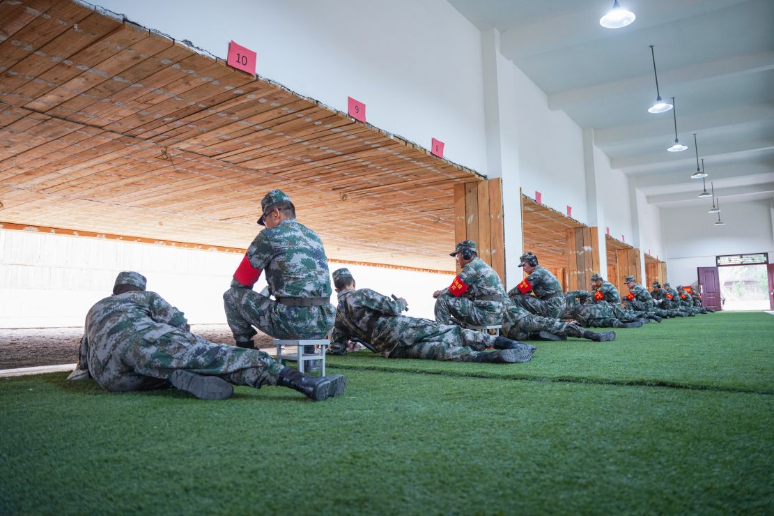 烎烎烎把青春压进枪膛的成人礼