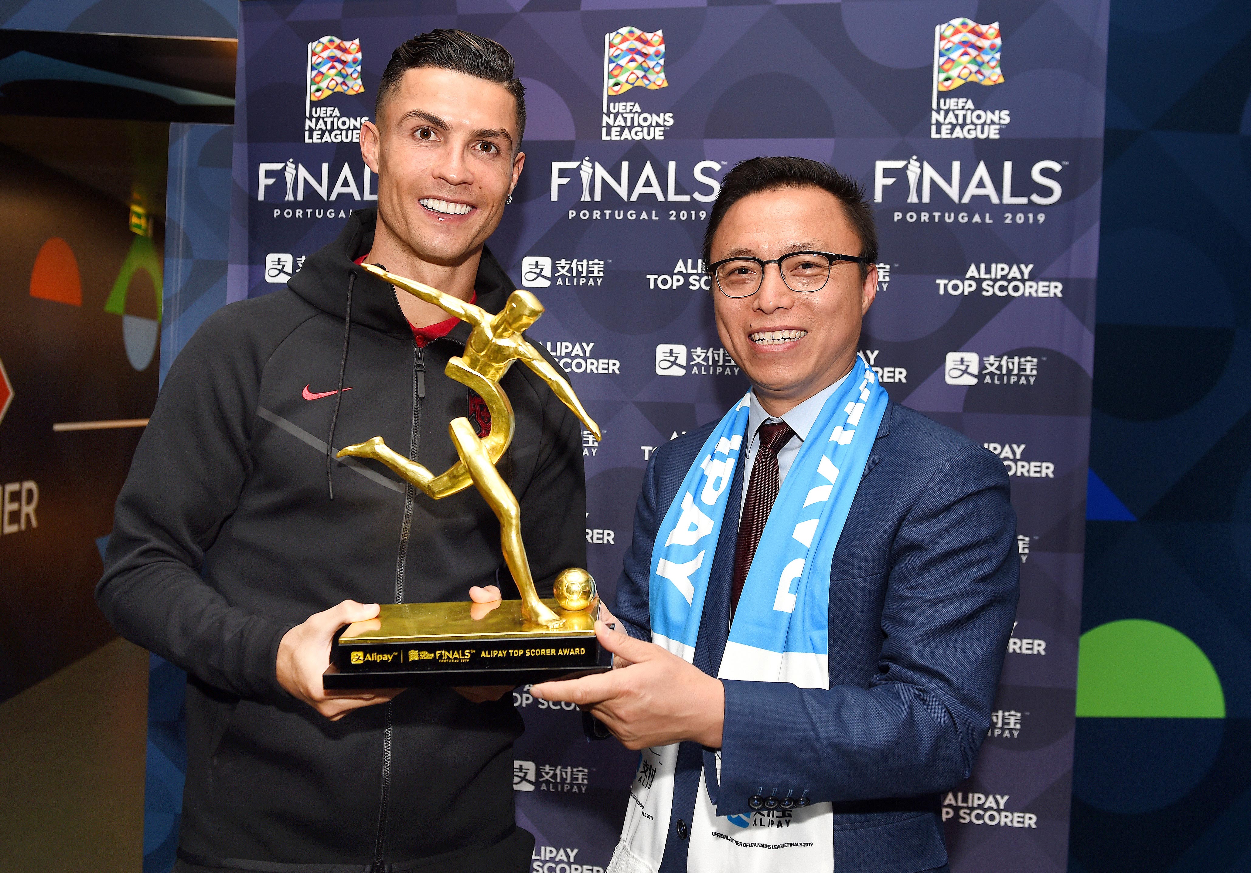 欧足联发布2020欧洲杯支付宝得分王奖杯