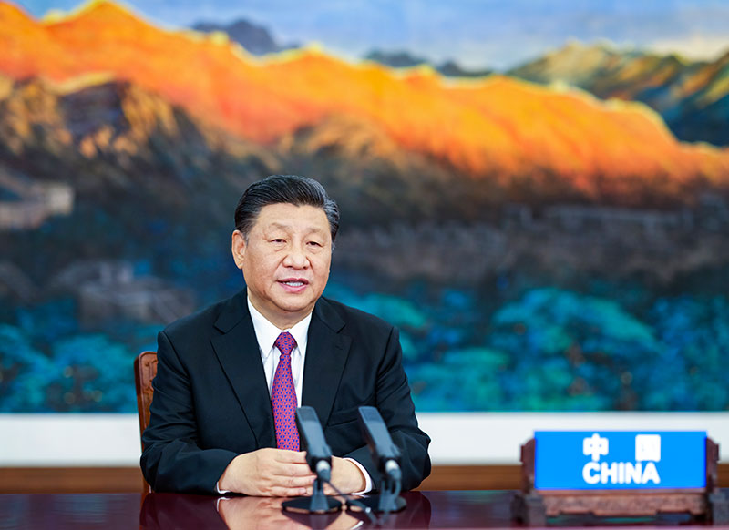 　　7月16日晚，国家主席习近平应邀在北京以视频方式出席亚太经合组织领导人非正式会议并发表讲话。新华社记者 李学仁 摄