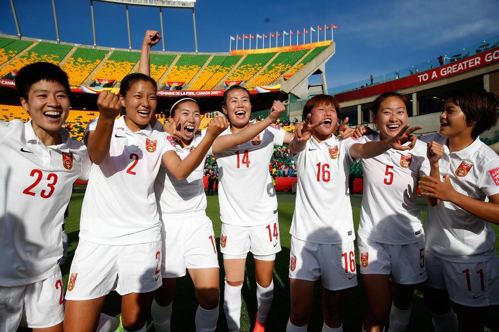 　　资料图：2015年6月20日，在加拿大埃德蒙顿英联邦体育场举行的2015女足世界杯赛八分之一决赛中，中国队以1比0战胜喀麦隆队，晋级八强。 新华社记者 王丽莉 摄