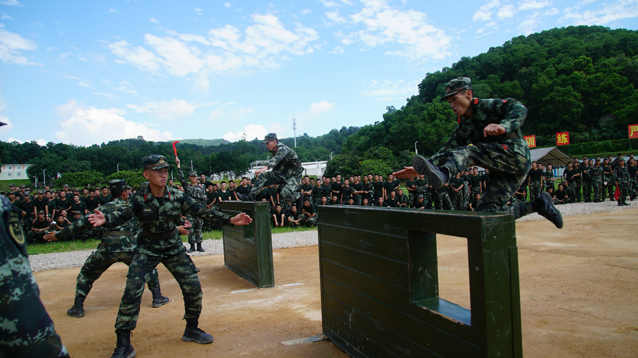 武警某支队"兵王"争霸赛比武现场精彩瞬间
