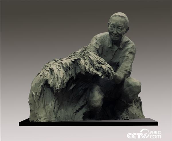 展览作品：袁隆平（共和国勋章获得者） 陈健 雕塑 150×90×160cm 2021