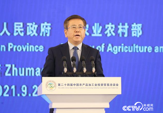河南省人民政府省长王凯宣布大会开幕