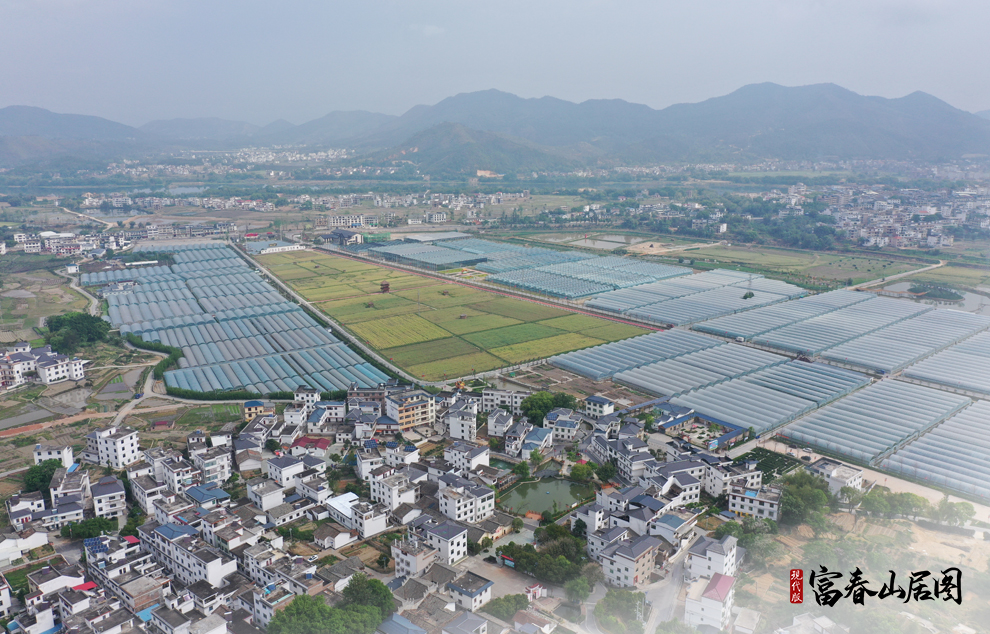 这是江西省于都县梓山镇潭头村航拍一景（2021年4月7日无人机拍摄）。