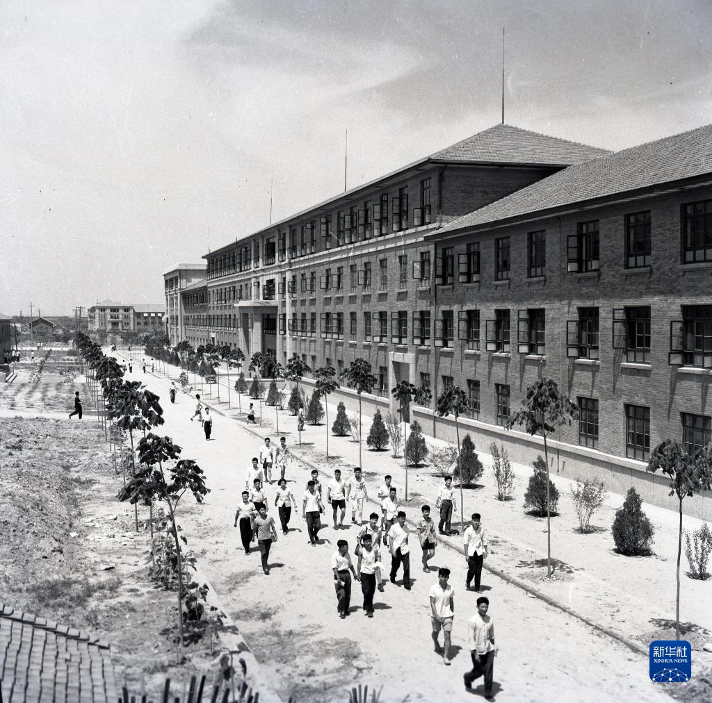 1959年拍摄的西迁后的交通大学校园一景（资料照片）。新华社发
