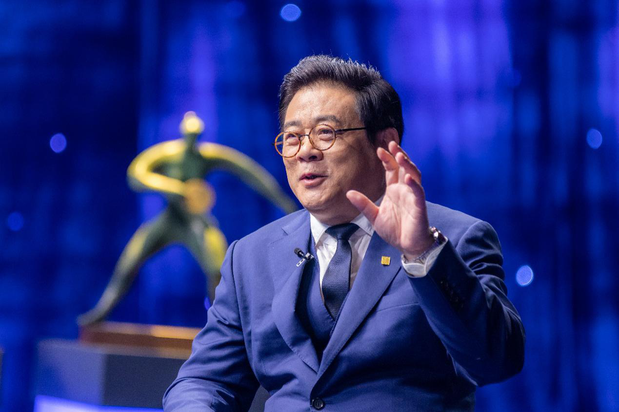 中国美术家协会副主席徐里