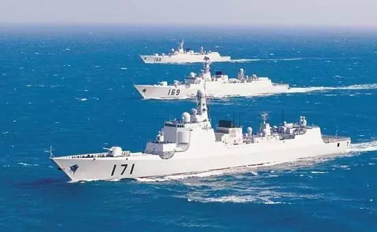 　　2008年12月26日，由武汉号导弹驱逐舰、海口号导弹驱逐舰和微山湖号综合补给舰组成的中国海军舰艇编队从海南三亚启航，赴亚丁湾、索马里海域执行护航任务。