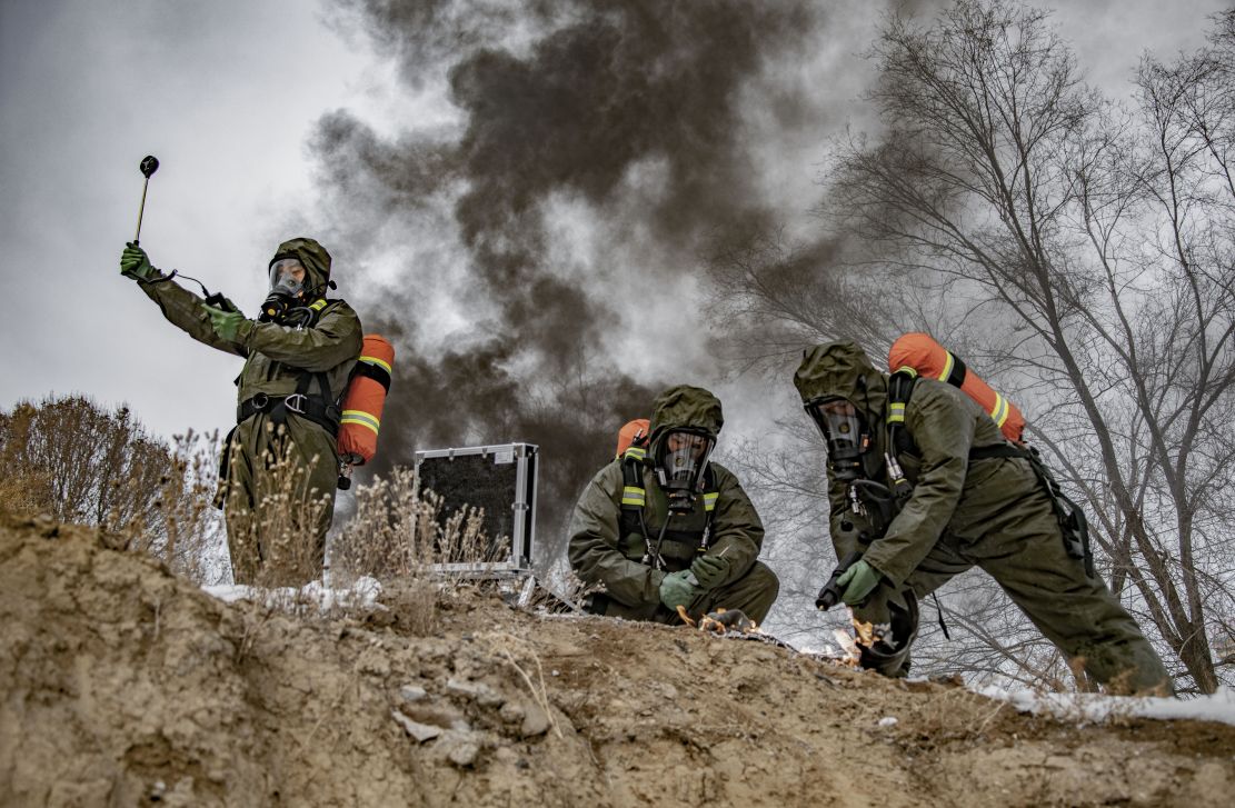 新年开训直击武警防化兵实战化应急演练现场