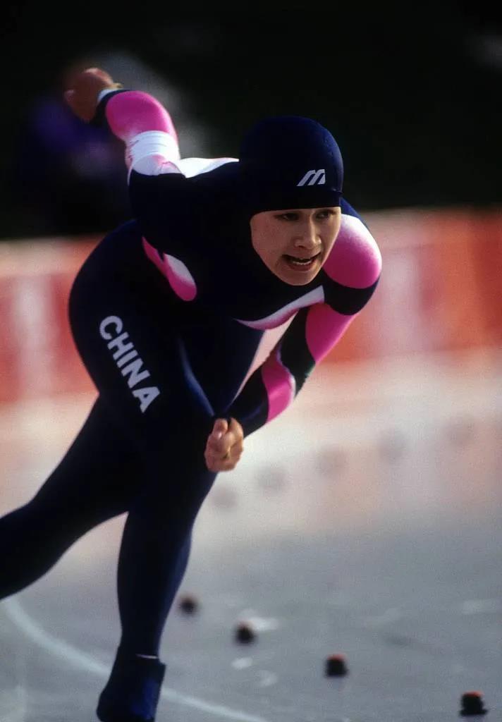 1992年2月，在法国阿尔贝维尔举行的第16届冬奥会上，中国选手叶乔波先后获得女子速度滑冰500米和1000米两枚银牌。