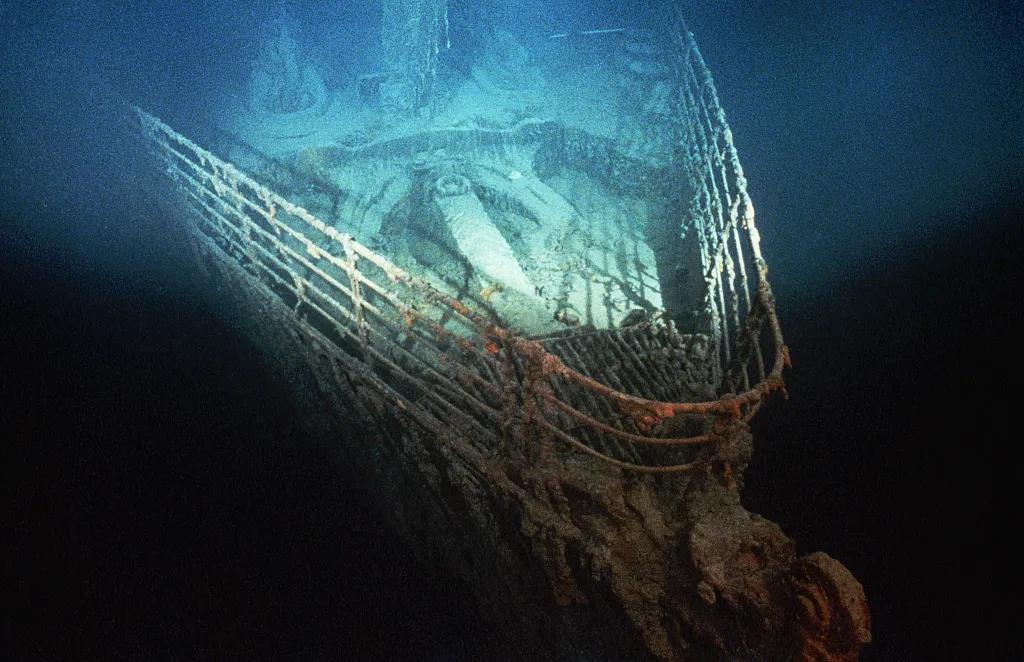 1985年9月1日，水下探险家罗伯特·巴拉德找到了世界上最著名的沉船——“泰坦尼克”号的残片。
