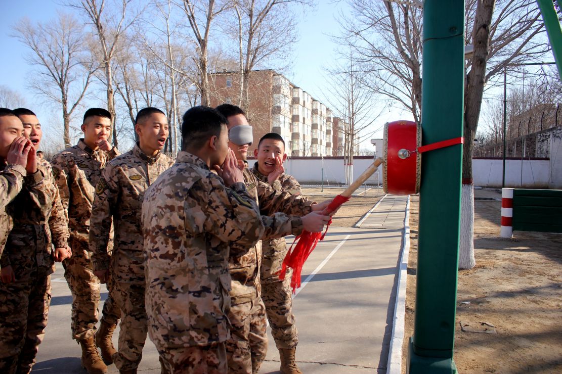 武警北京总队执勤第十支队官兵在坚守战位的