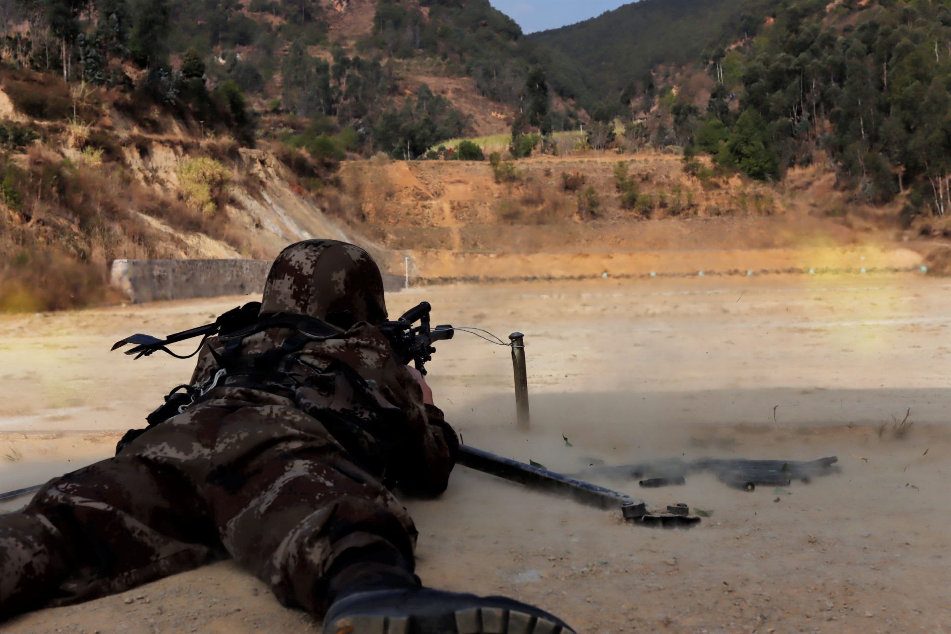 火力全开直击重机枪实弹射击现场