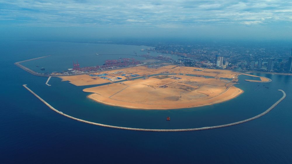 这是2019年11月28日用无人机拍摄的斯里兰卡科伦坡港口城全景。