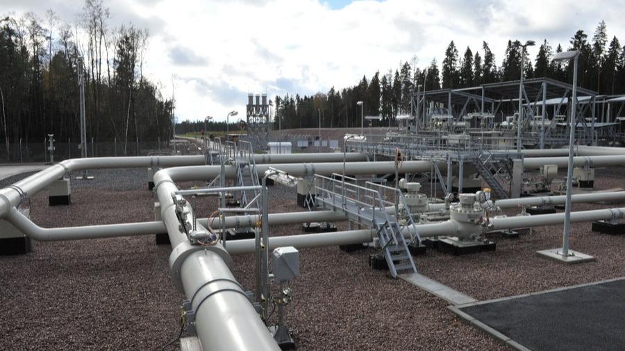 Picture taken on Oct. 8, 2012 shows Nord Stream pipeline equipments before the opening ceremony of the North Stream second gas l<em></em>ink in Portovaya bay, some 60 kilometers from the town of Vyborg in northwestern Russia. (Xinhua)