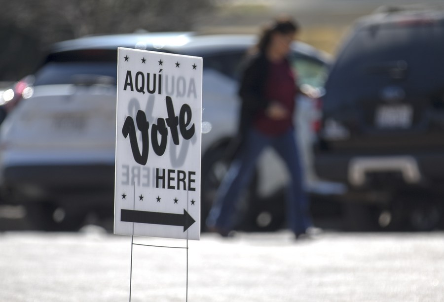  A woman walks to a polling station to cast her ballot in the Texas 2022 primary election in San Antonio, Texas, the United States, on March 1, 2022. (Photo by Nick Wagner/Xinhua)