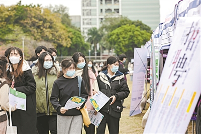 最难就业季 中的大学生就业 本硕过半有着落高职生成香饽饽 新闻频道 央视网 Cctv Com