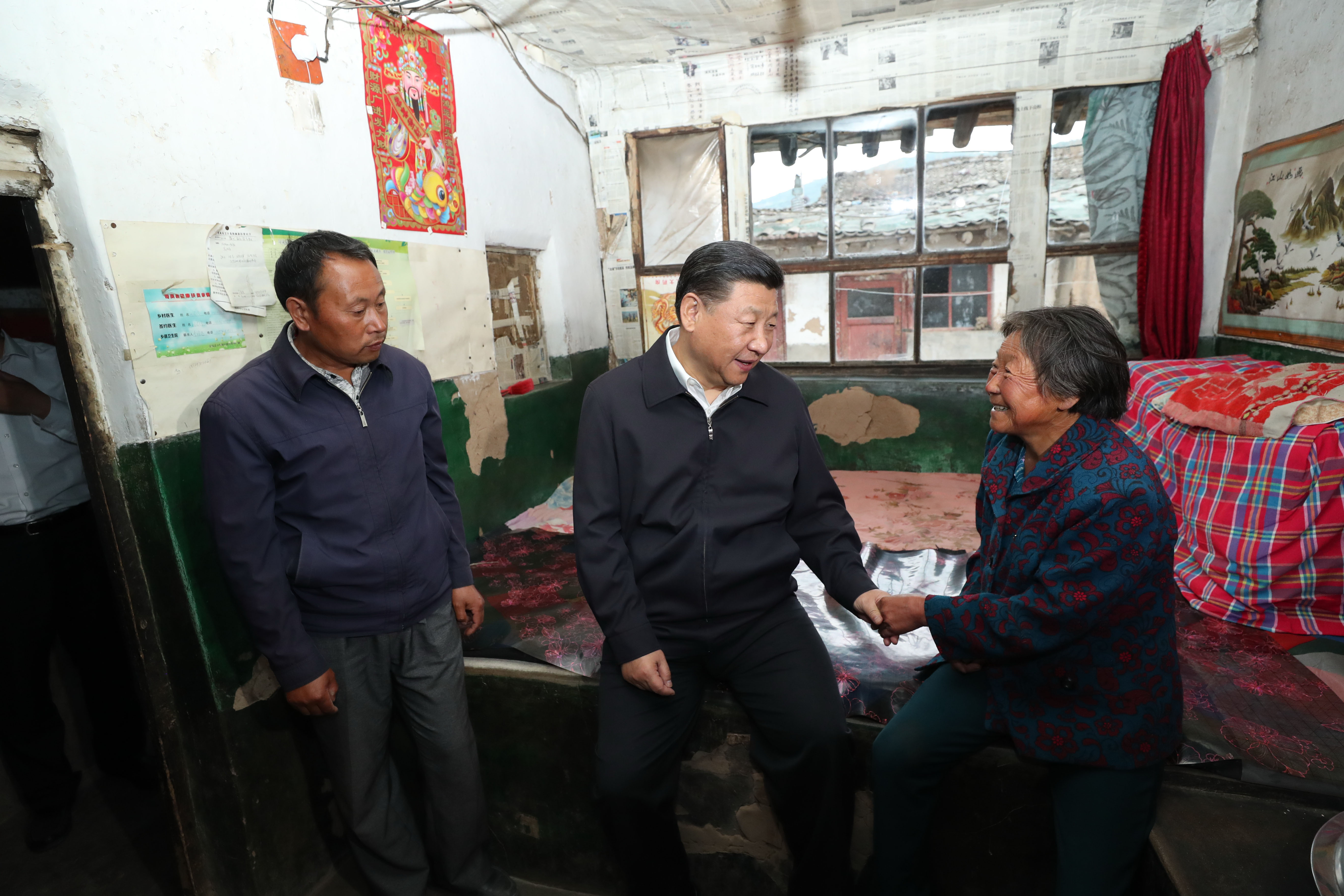 2017年6月21日，習近平總書記來到山西省忻州市岢嵐縣趙家洼村看望貧困村民王三女。