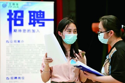 在安徽大学(磬苑校区)大学生就业中心多功能厅,大学生在