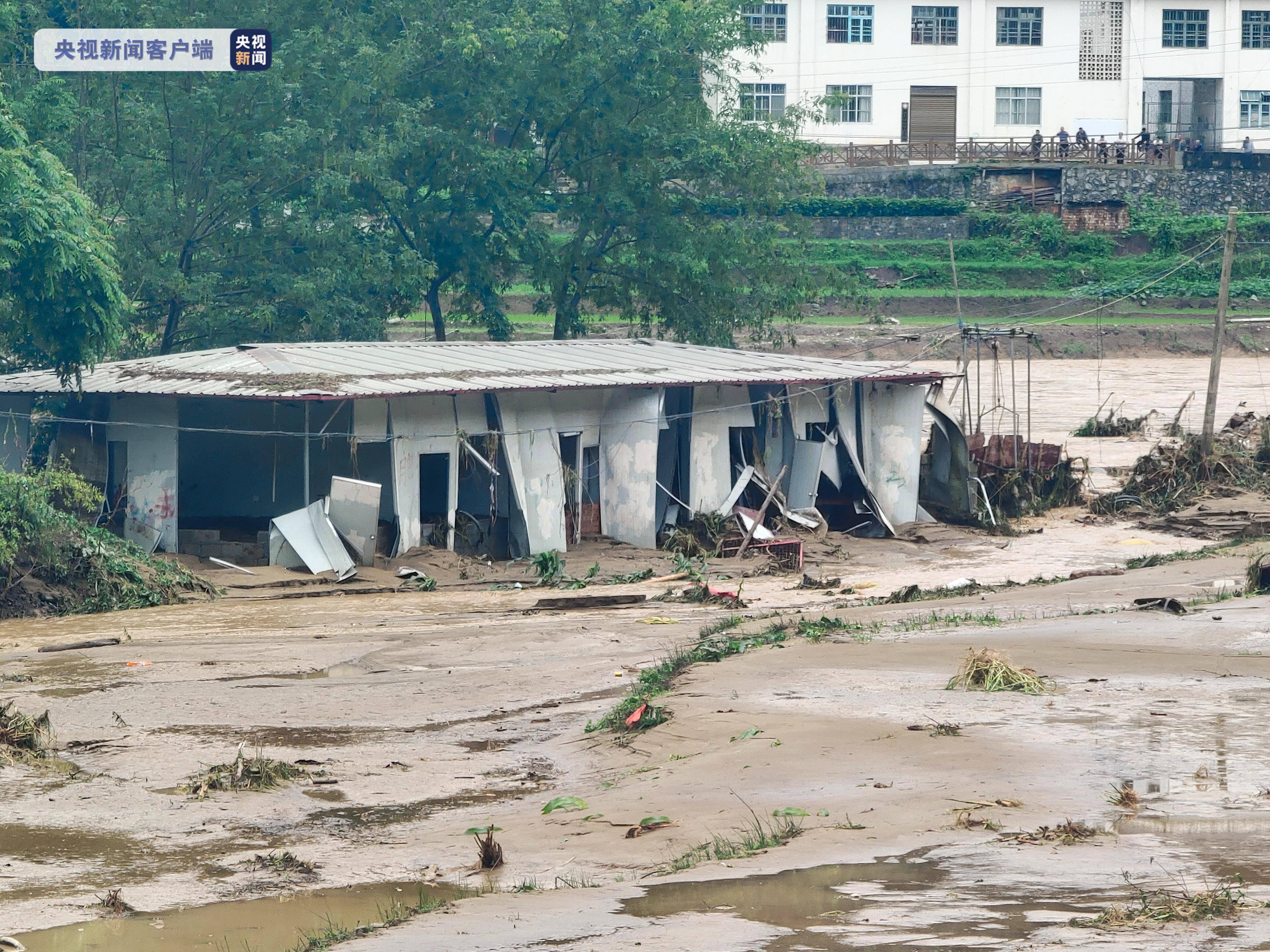 广西合浦：台风“暹芭”致多地洪涝灾害 消防人员紧急转移200余名群众_凤凰网视频_凤凰网