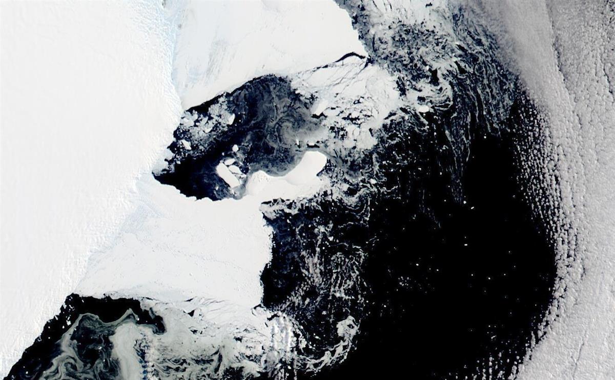 全球热浪侵袭冰川：南极冰架坍塌、北极冰化了四成
