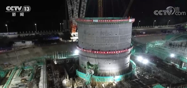 全球首个陆上商用模块化小型反应堆“玲龙一号”上部筒体完成吊装