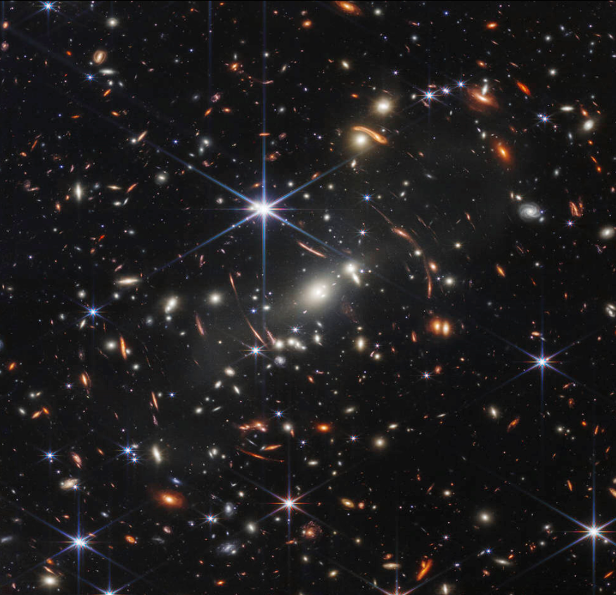 当地时间7月11日，图像显示詹姆斯·韦伯空间望远镜拍摄的星系团“SMACS 0723”