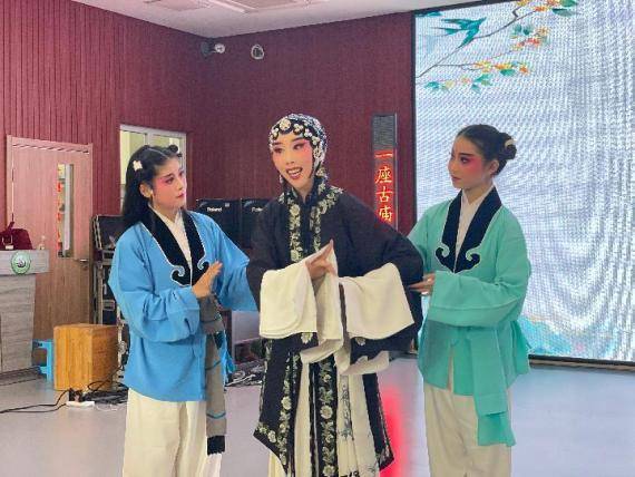 2022年7月，沈阳评剧院演员到沈阳市浑南区第九小学演出。