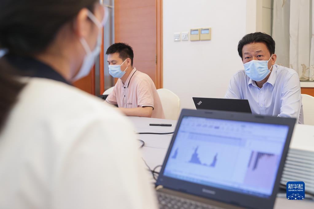李群在北京参加新冠疫情分析会（2022年9月18日摄）。