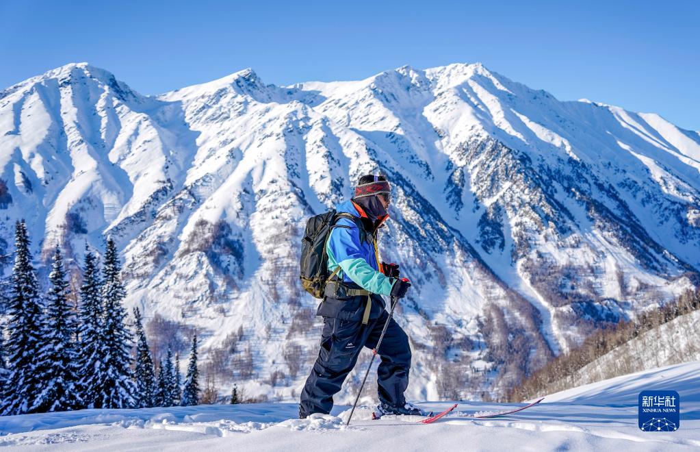 Xinhua All Media+Sports Geography | In Altay, pursue the original dream of human skiing.