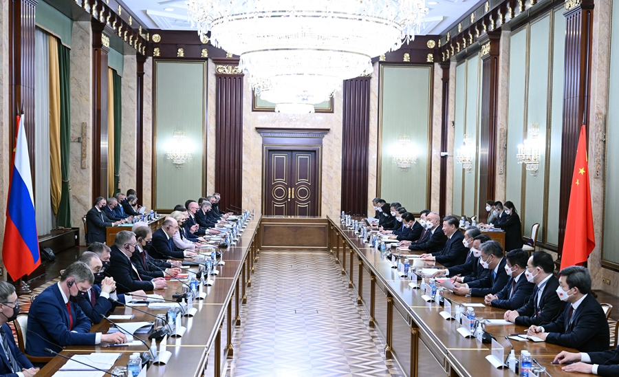 当地时间3月21日上午，国家主席习近平在俄罗斯联邦政府大厦会见俄罗斯总理米舒斯京。