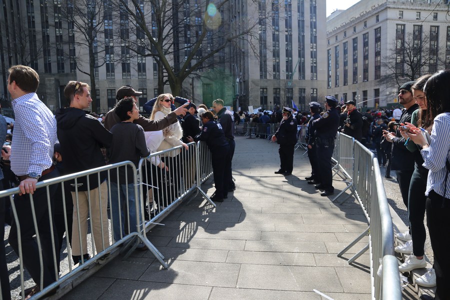 Police divide a park into two parts for former U.S. President Donald Trump’s supporters and critics opposite the complex of Manhattan Criminal Court and Manhattan District Attorney’s Office in New York, the United States, on April 4, 2023. (Xinhua/Liu Yanan)
