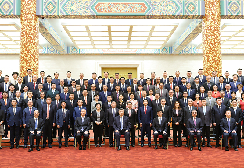 5月8日，党和国家领导人习近平、王沪宁、蔡奇等在北京人民大会堂会见第十届世界华侨华人社团联谊大会代表。