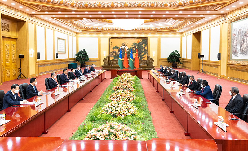 7月10日下午，国家主席习近平在北京人民大会堂会见来华进行正式访问的所罗门群岛总理索加瓦雷。